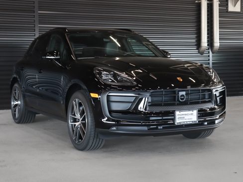 Certified 2026 Porsche Macan AWD/4WD image 7
