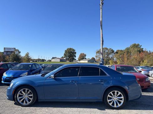 Used 2020 Chrysler 300 Touring w/ Chrome Appearance Package RWD image 15