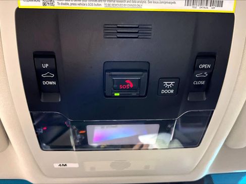 Used 2025 Lexus ES 300h w/ Premium Package image 32