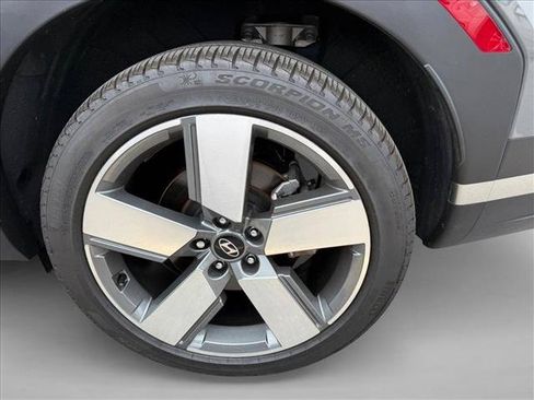 Used 2025 Hyundai Santa Fe Limited FWD image 7
