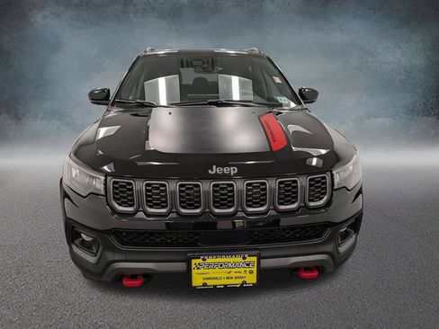 Used 2024 Jeep Compass Trailhawk AWD/4WD image 2