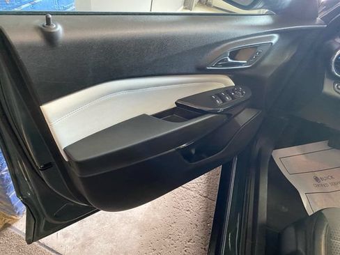 Used 2025 Chevrolet Trax LT FWD image 11