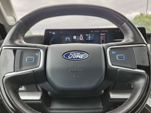 Used 2025 Ford Expedition Platinum AWD/4WD image 30