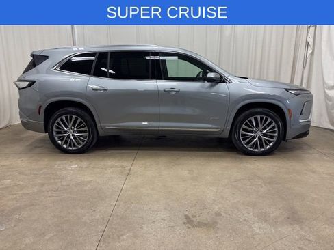Used 2025 Buick Enclave Avenir w/ Super Cruise Package image 2
