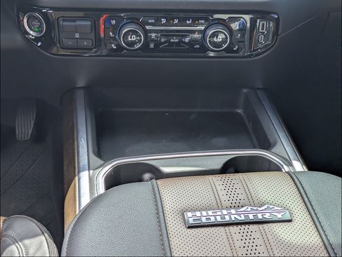 Used 2025 Chevrolet Silverado 3500 High Country w/ Technology Package AWD/4WD image 28