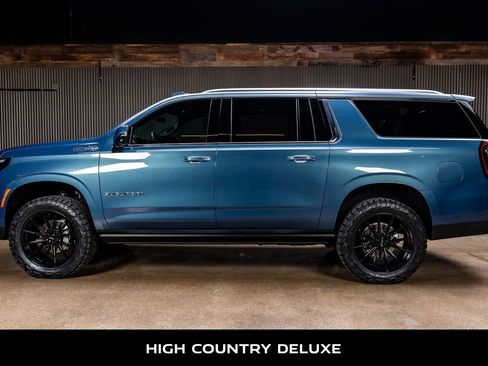 Used 2025 Chevrolet Suburban High Country image 6