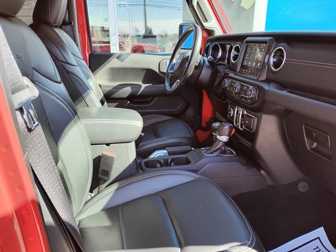 Used 2022 Jeep Wrangler Unlimited Sahara w/ Cold Weather Group image 12