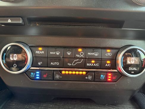 Used 2018 Ford Expedition Limited w/ Equipment Group 302A RWD image 20