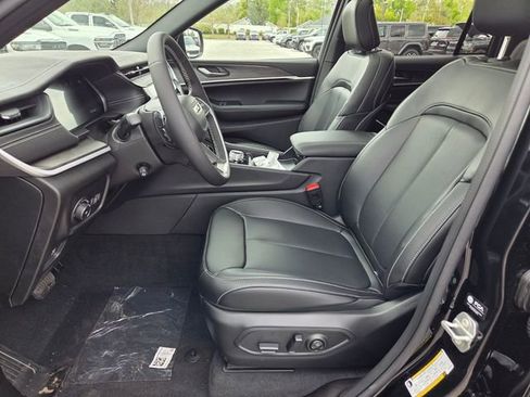 New 2026 Jeep Grand Cherokee Limited w/ Luxury Tech Group II image 3