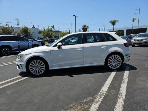 Used 2016 Audi A3 e-tron Premium Plus w/ Premium Plus Package FWD image 4