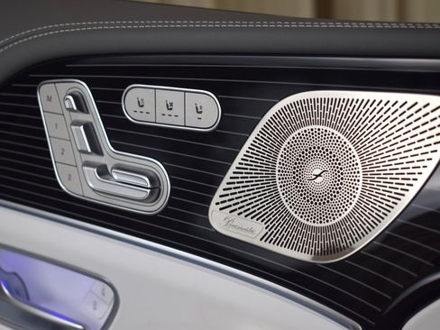 Used 2025 Mercedes-Benz Maybach GLS 600 4MATIC image 40