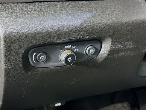 Used 2020 Chevrolet Traverse LT w/ LPO, Blackout Package image 11