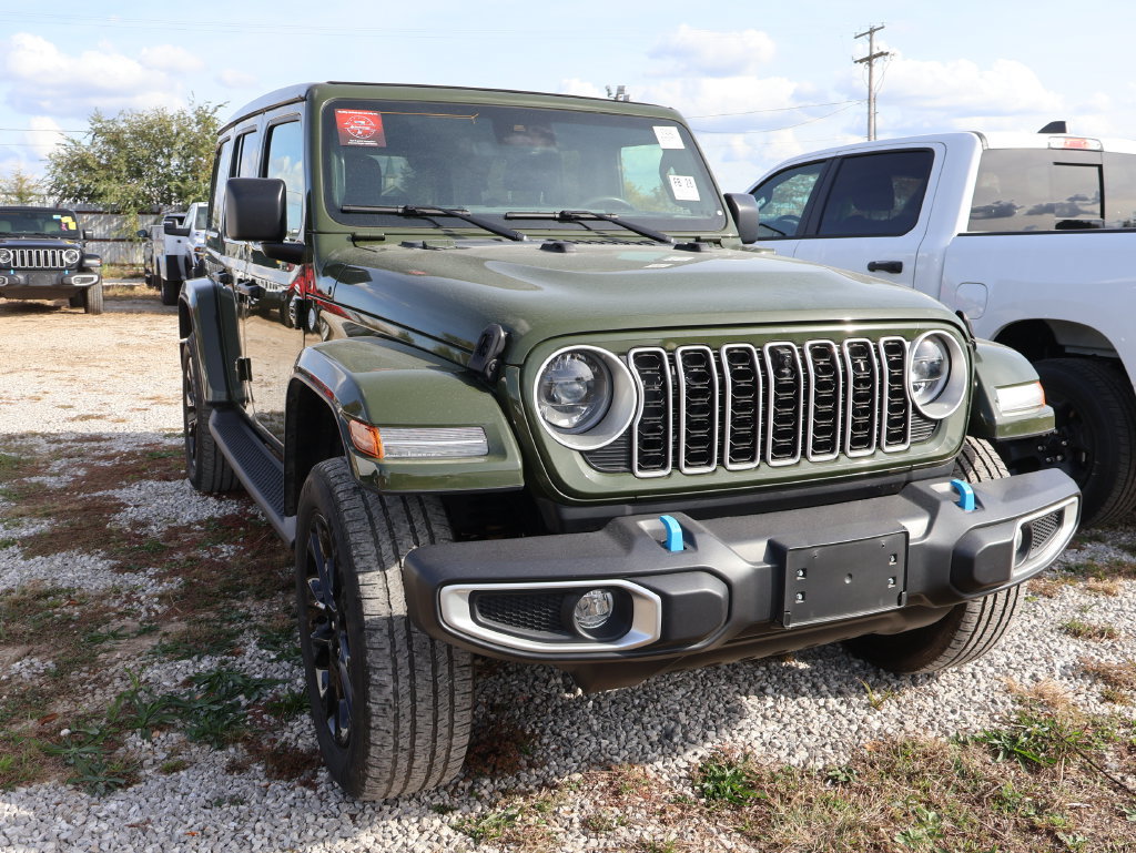 Used 2024 Jeep Wrangler Unlimited Sahara w/ Technology Group AWD/4WD image 8