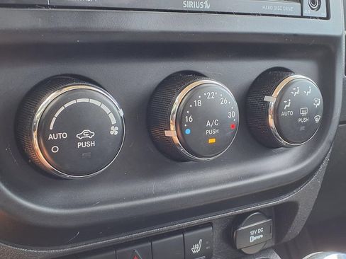 Used 2014 Jeep Patriot Limited w/ Sun/Sound Group AWD/4WD image 19
