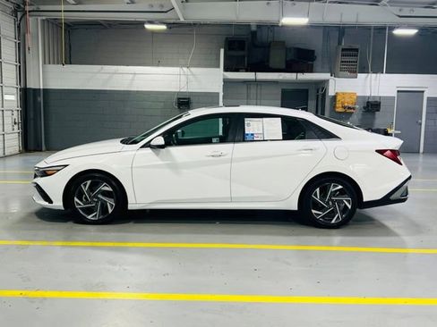 Used 2025 Hyundai Elantra SEL FWD image 16