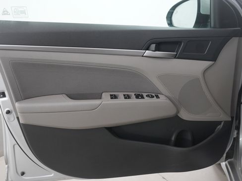 Used 2019 Hyundai Elantra SEL image 19