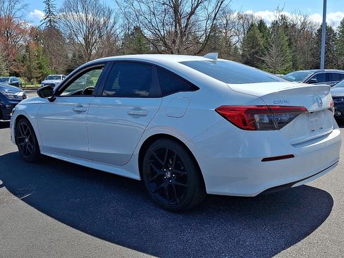 Used 2023 Honda Civic Sport image 4