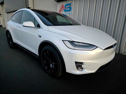 Used 2020 Tesla Model X Long Range image 11