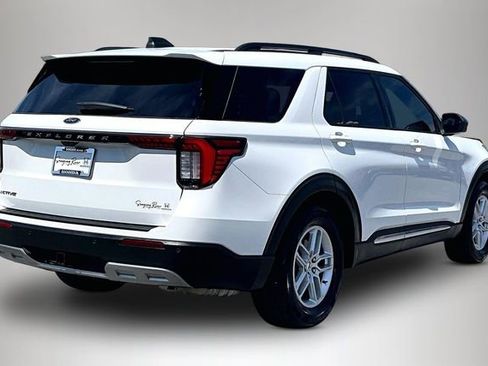 Used 2025 Ford Explorer Active w/ Active Comfort Package RWD image 5