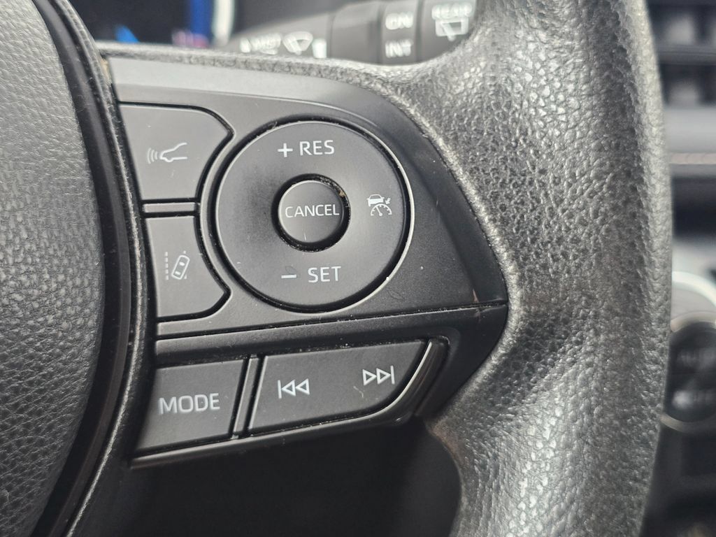 Certified 2025 Toyota RAV4 XLE AWD/4WD image 32