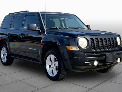 Used 2012 Jeep Patriot Latitude FWD image 3