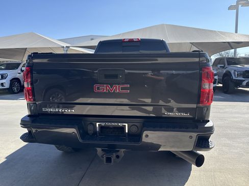 Used 2016 GMC Sierra 2500 Denali w/ Duramax Plus Package image 4