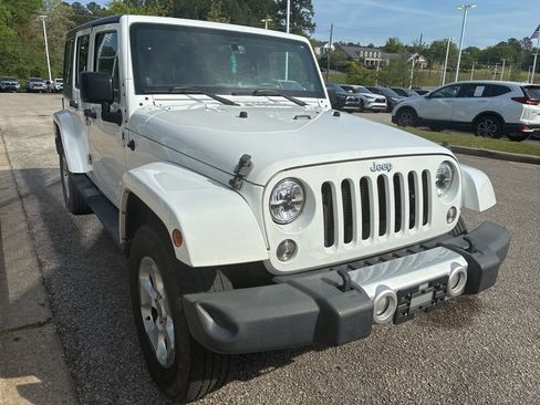 Used 2014 Jeep Wrangler Unlimited Sahara w/ Connectivity Group image 4