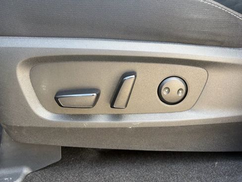 Used 2024 Nissan Pathfinder SV image 26