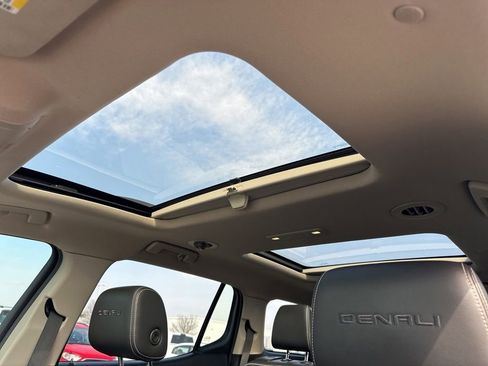 Used 2017 GMC Acadia Denali w/ Technology Package image 5