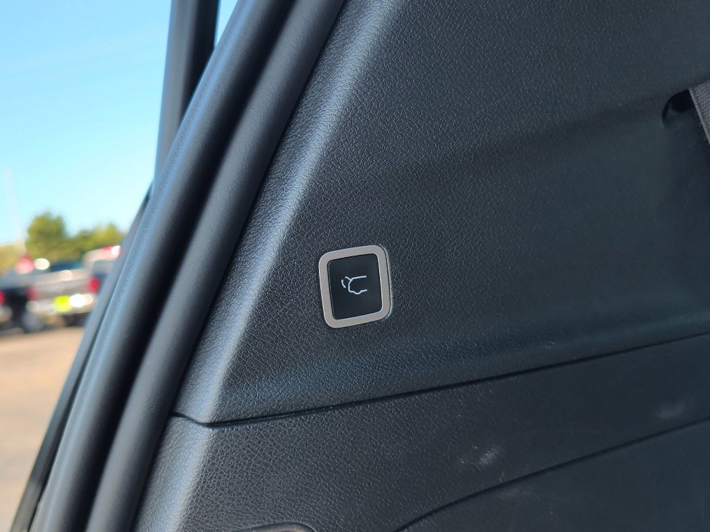 Used 2022 Chrysler Pacifica Touring-L w/ Uconnect Theater Family Group AWD/4WD image 42