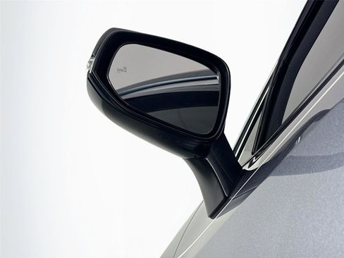 Used 2019 Toyota RAV4 XLE Premium image 5