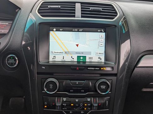 Used 2017 Ford Explorer XLT w/ Equipment Group 202A AWD/4WD image 15