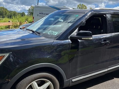 Used 2016 Ford Explorer XLT w/ Equipment Group 202A AWD/4WD image 2