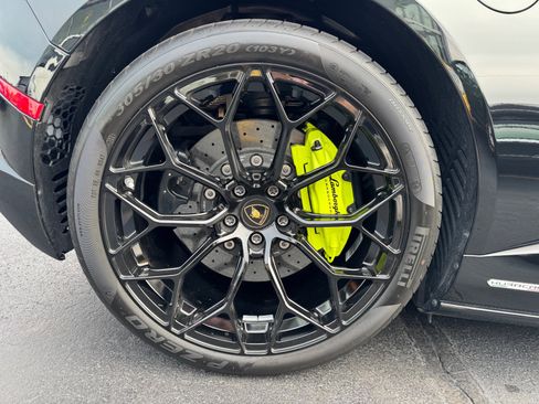 Used 2020 Lamborghini Huracan EVO image 26