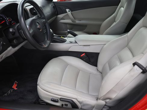 Used 2007 Chevrolet Corvette Coupe w/ Preferred Equipment Group RWD image 8