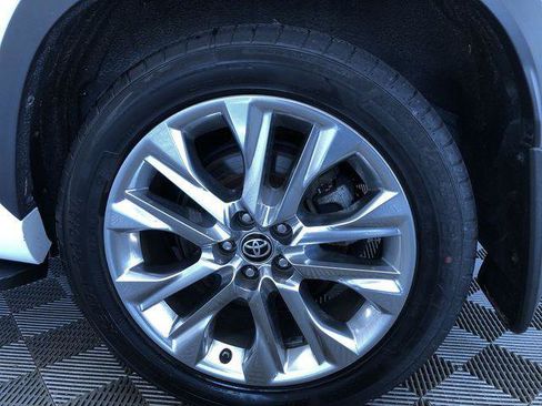 Certified 2021 Toyota Highlander Limited FWD image 16