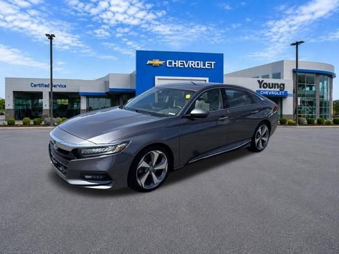 Used 2018 Honda Accord Touring image 3