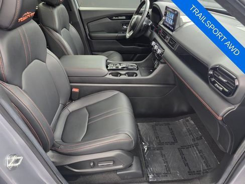 Used 2025 Honda Pilot TrailSport image 33