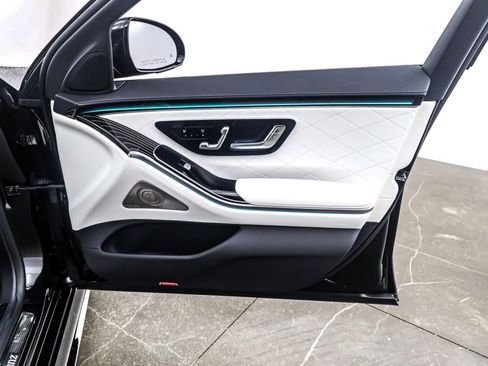 Certified 2025 Mercedes-Benz S 580 4MATIC Sedan image 26