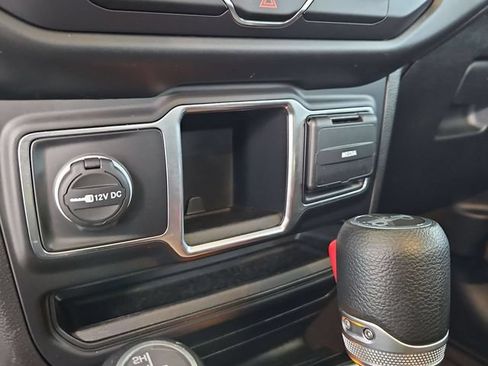 Used 2020 Jeep Wrangler Sport AWD/4WD image 19