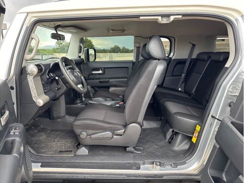 Used 2007 Toyota FJ Cruiser 4WD image 12