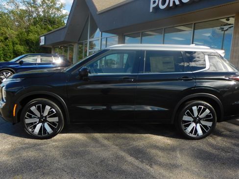 New 2025 Mitsubishi Outlander AWD image 2