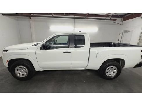 Used 2022 Nissan Frontier S RWD image 5
