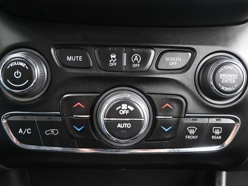 Used 2020 Jeep Cherokee Limited AWD/4WD image 24
