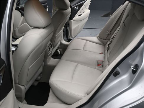 Used 2018 INFINITI Q50 Luxe w/ Essential Package (3.0T Luxe) image 6