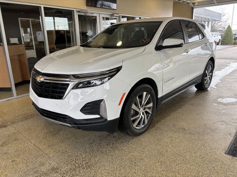 Used 2024 Chevrolet Equinox LT image 3