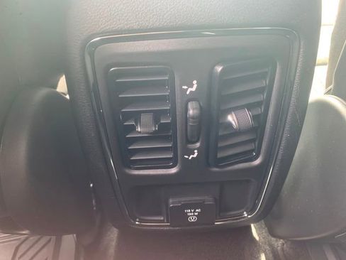 Used 2021 Jeep Grand Cherokee Laredo image 28