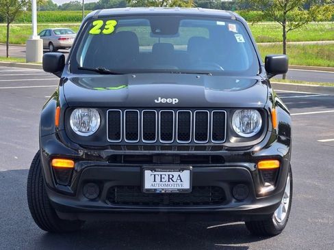 Used 2023 Jeep Renegade Latitude AWD/4WD image 3