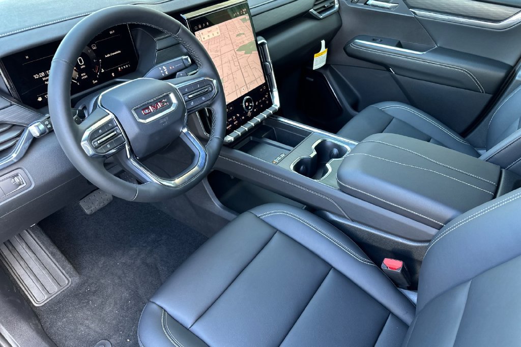 Used 2025 GMC Acadia Elevation w/ Elevation Premium Package FWD image 9