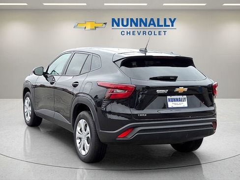 Certified 2025 Chevrolet Trax LS image 3